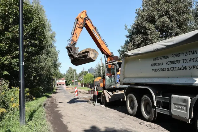 Rataja w Andrzejowie wreszcie w remoncie. Znika stara jezdnia