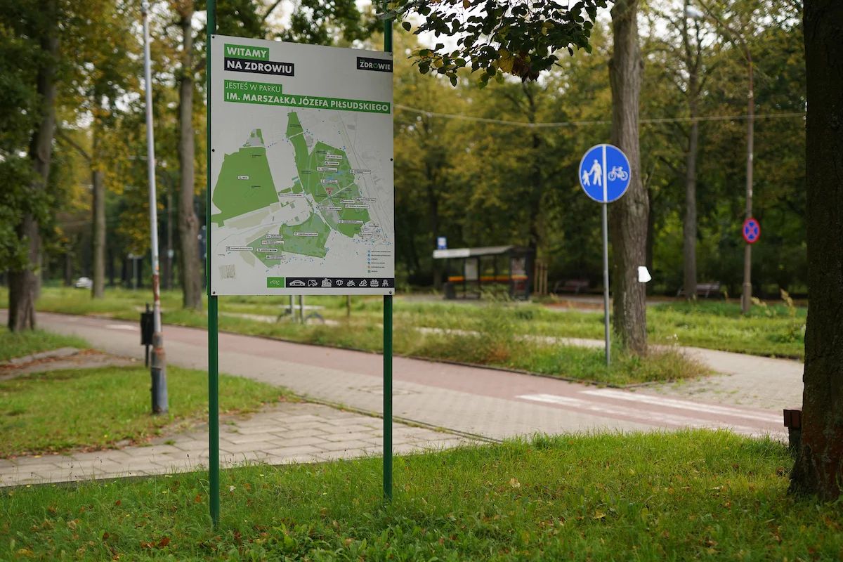 Zmiany w łódzkich parkach. Pojawiają się nowe tablice