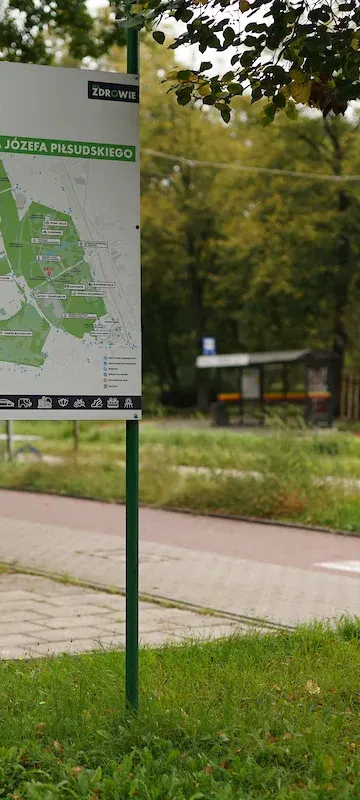 Zmiany w łódzkich parkach. Pojawiają się nowe tablice
