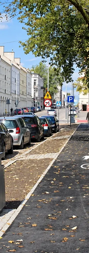 Nowomiejska po zmianach. Nowe parkingi, chodniki i zieleń