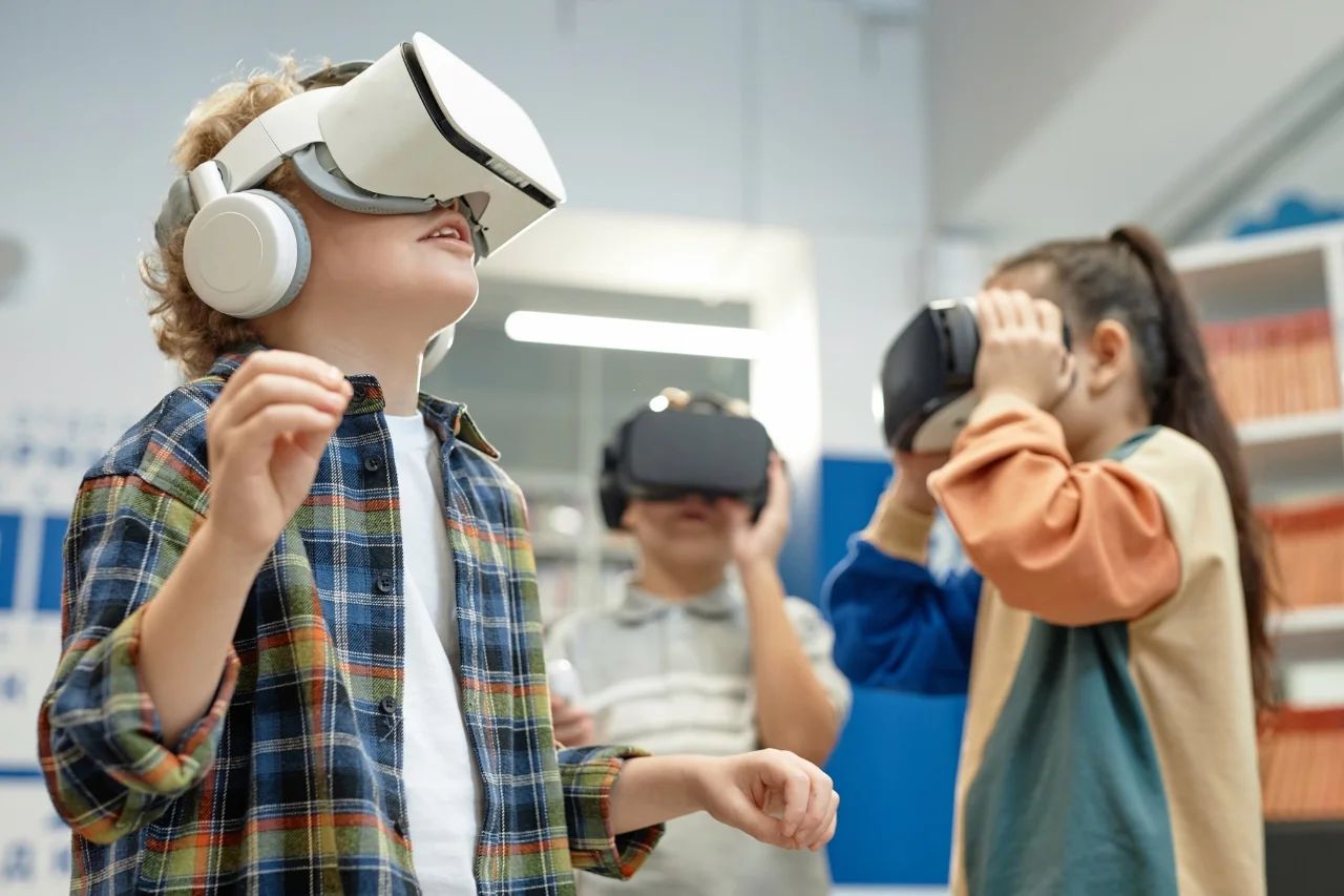Basen, druk 3D, gry i VR. Takie zajęcia czekają na uczniów w Łodzi