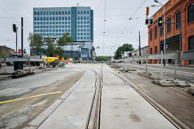 Tramwaje wracają na plac Reymonta. Ruszają dwa kolejne remonty