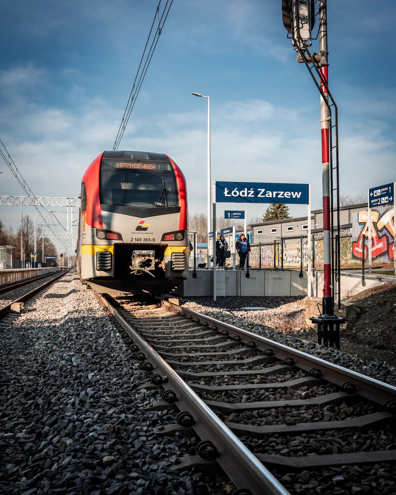 Darmowa ŁKA we Wszystkich Świętych. Pociągi dowiozą pod cmentarze